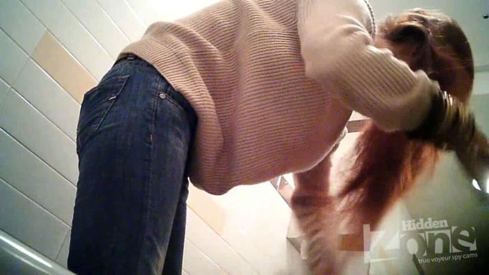 [11,97 GB] [hidden-zone.com] WC / versteckte Kamera in der Toilette (6 Rollen) №34-39 [2014, Voyeur, Pinkeln, Toilette, SiteRip 720 р]