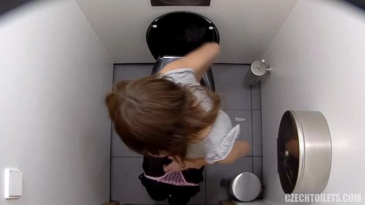 [4,55 GB] [CzechToilets.com] Toilet 107-206 [2015-2018, Voyeur, Pinkeln, Toilette, Spycam, 720p, 1080p, SiteRip]