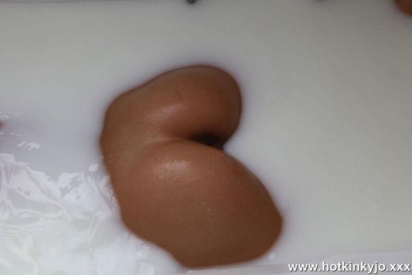 [256 МБ] [hotkinkyjo.xxx] Balls Bath Tube Fun - 12.03.2017 [2017, AF, PROLAPSE, 720P]