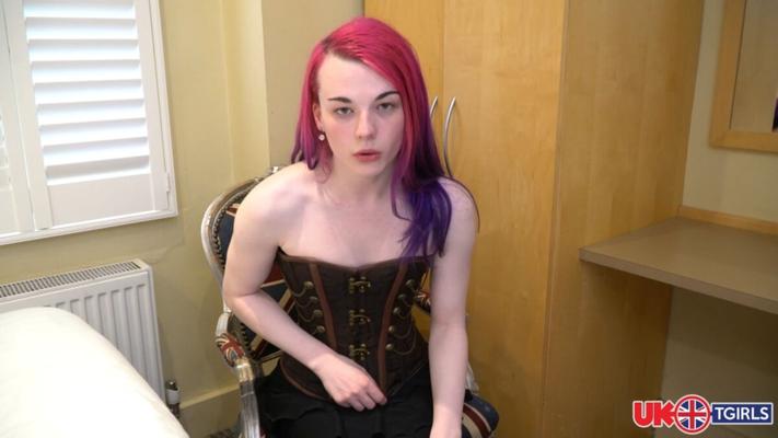 [639 Mo] [uk-tgirls.com] Sephie Bluebell / Sephie Bluebell vous veut ! 