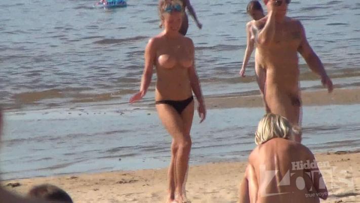 [62 GB] [hidden-zone.com] nudism 1690-2002 (313 rollers) Dec 2015 - Dec 2017 [2015-2017, Voyeur, Nudism, Beach, SpyCam, 1080p] (update from 01/29/18, +25 rollers)