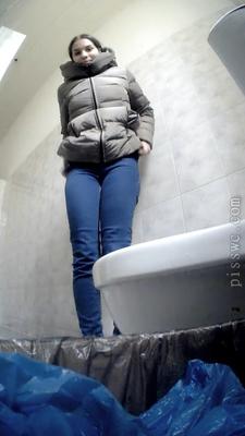 [1,07 GB] [PissWC.com] Cámara oculta en la clínica del baño de mujeres - 250 [2020 g., Piss, 720x1280p]