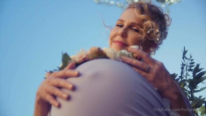 [Onlyfans.com] Holly Randall - Enjoy This Beautiful Little Video From My Maternity Shoot! [2020, solo, pregnant, 1080p, SiteRip]